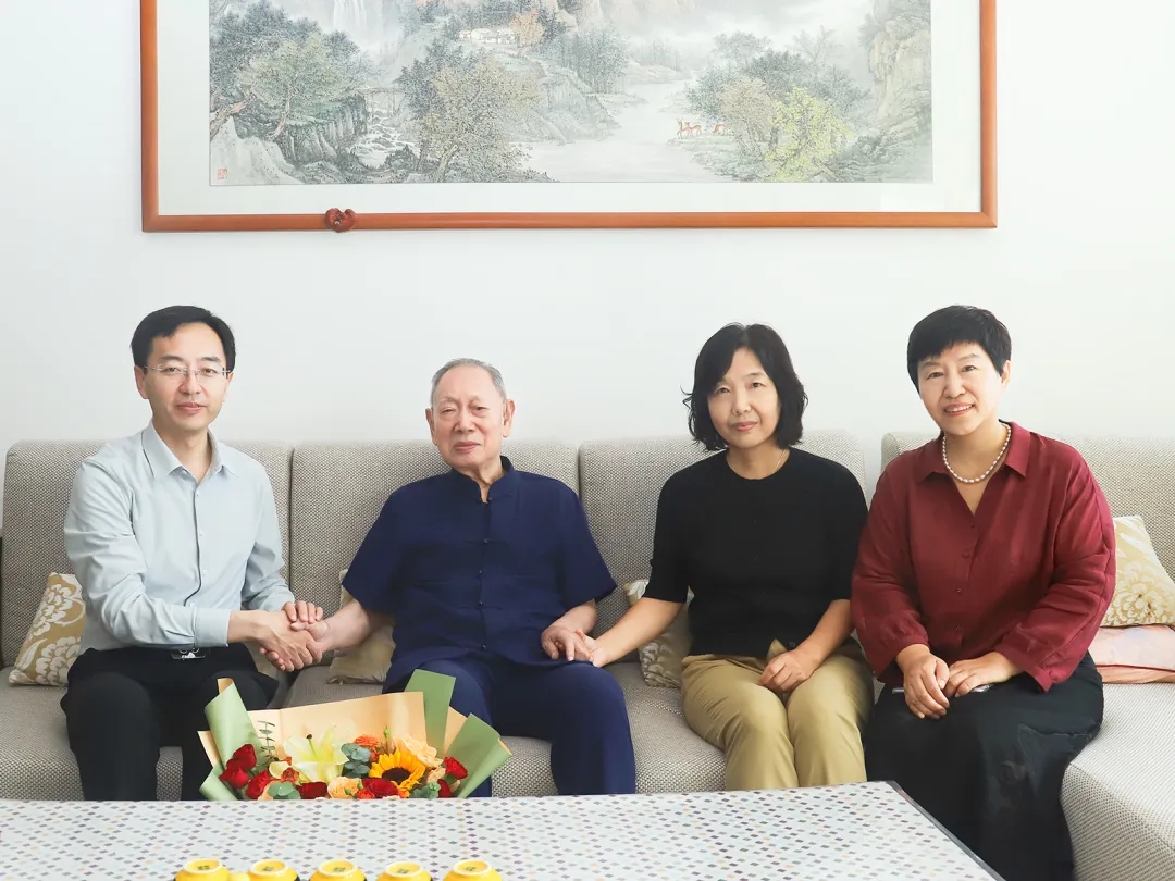 东京热
山西东京热
领导班子教师节慰问退休专家教师代表
